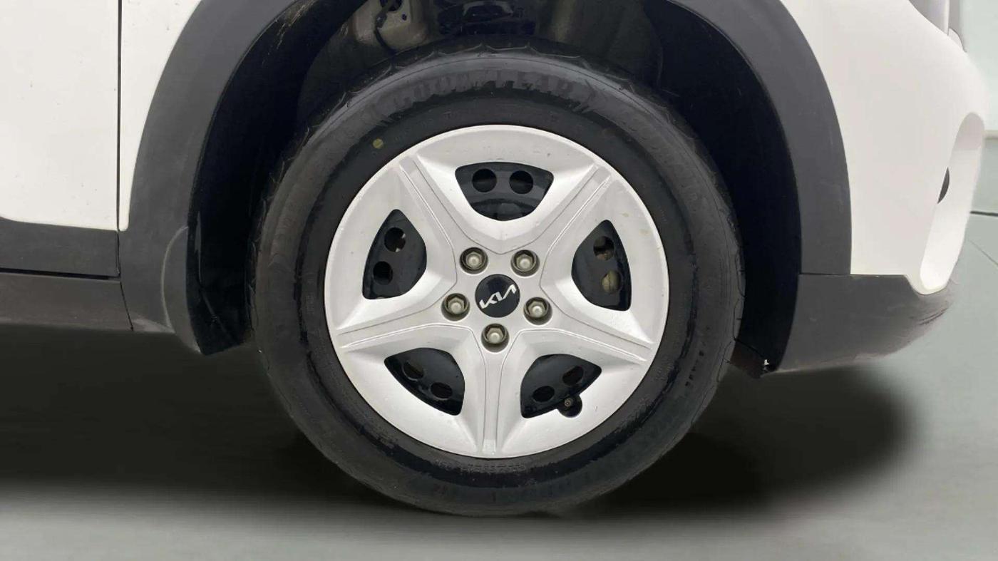 2023 KIA SELTOS HTE 1.5 PETROL, Petrol, Manual, 49,966 km, Right Front Wheel
