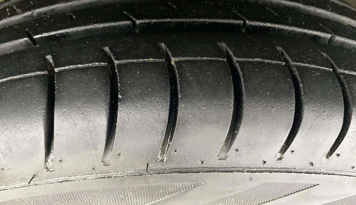 2018 Maruti Alto 800 VXI, Petrol, Manual, 66,222 km, Left Front Tyre Tread