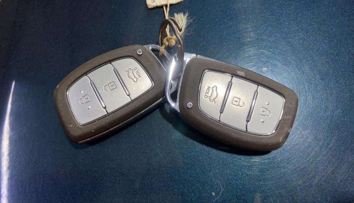 2023 Hyundai AURA SX 1.2 (O), Petrol, Manual, 40,179 km, Key Close Up