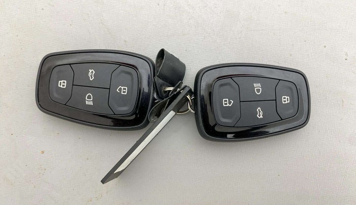 2023 Tata NEXON Creative Plus 1.2 Revotron 6MT, Petrol, Manual, 10,457 km, Key Close Up