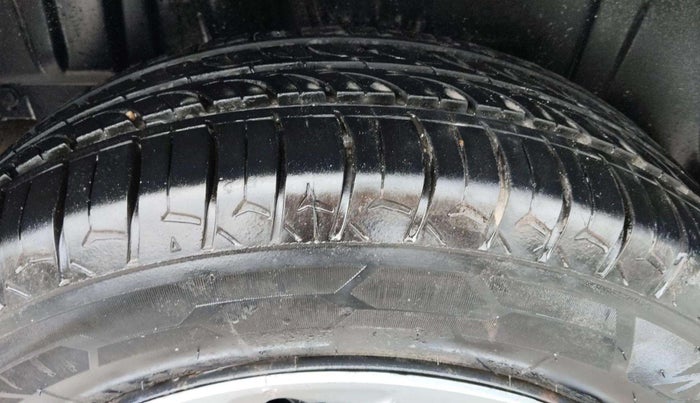 2020 Maruti Ertiga VXI CNG, CNG, Manual, 65,364 km, Right Rear Tyre Tread