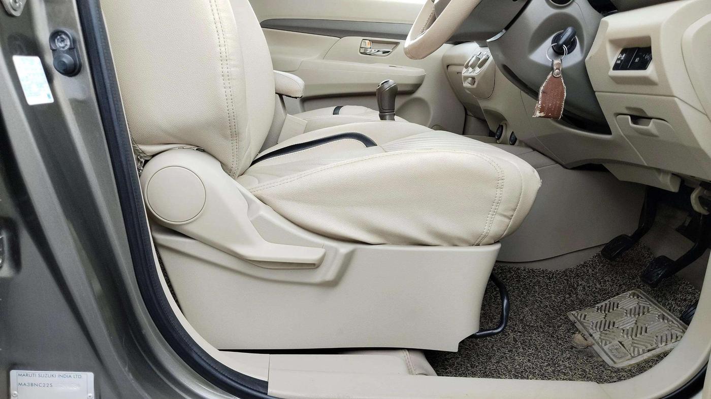 2020 Maruti Ertiga VXI CNG, CNG, Manual, 65,364 km, Driver Side Adjustment Panel