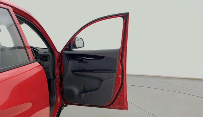 2018 Mahindra KUV 100 NXT K4+ P 6 STR, Petrol, Manual, 33,799 km, RHS Front Door