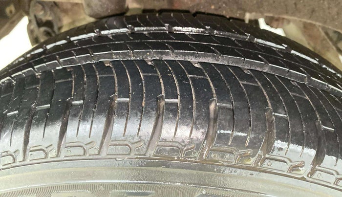 2018 Mahindra KUV 100 NXT K4+ P 6 STR, Petrol, Manual, 33,799 km, Right Rear Tyre Tread