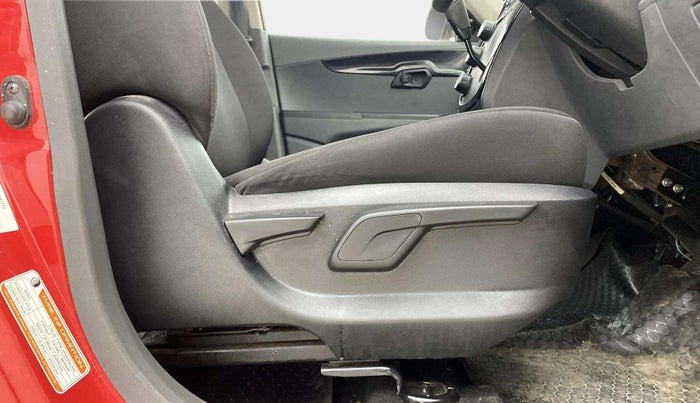 2018 Mahindra KUV 100 NXT K4+ P 6 STR, Petrol, Manual, 33,799 km, Driver Side Adjustment Panel