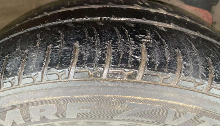 2018 Mahindra KUV 100 NXT K4+ P 6 STR, Petrol, Manual, 33,799 km, Right Front Tyre Tread