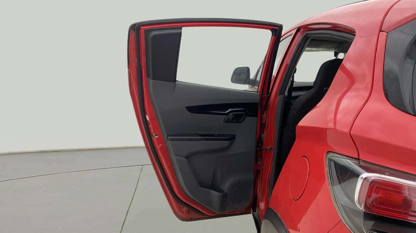 2018 Mahindra KUV 100 NXT K4+ P 6 STR, Petrol, Manual, 33,799 km, LHS Rear Door