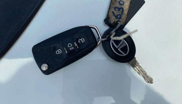 2017 Tata Tiago XZA PETROL, Petrol, Automatic, 46,533 km, Key Close Up