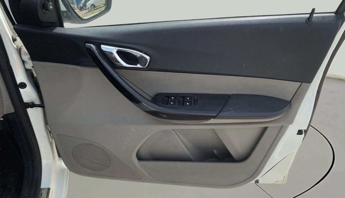 2017 Tata Tiago XZA PETROL, Petrol, Automatic, 46,533 km, Driver Side Door Panels Control