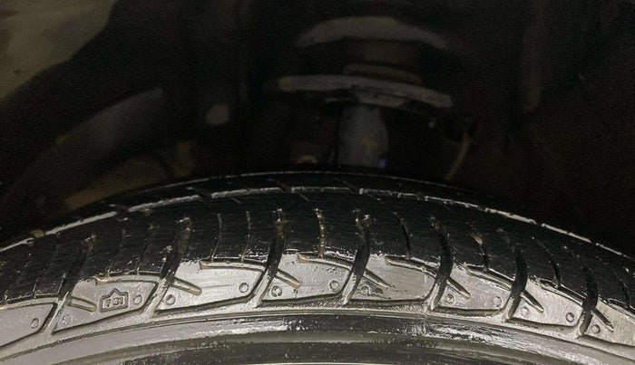 2017 Maruti Baleno DELTA PETROL 1.2, Petrol, Manual, 14,946 km, Left Front Tyre Tread