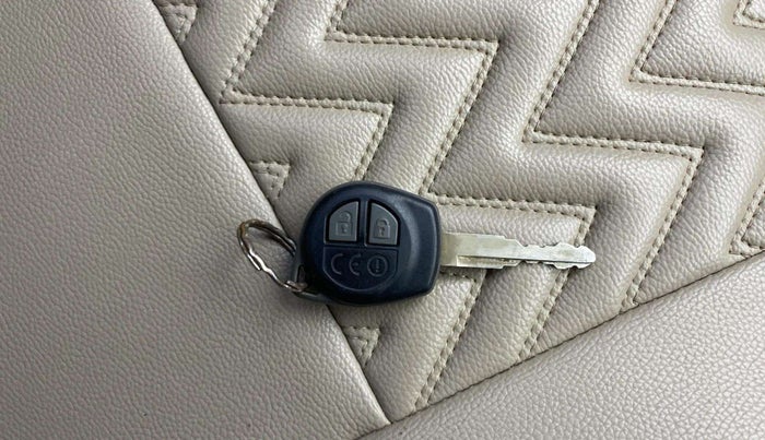 2022 Maruti Dzire VXI, Petrol, Manual, 67,500 km, Key Close Up