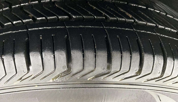 2022 Maruti Dzire VXI, Petrol, Manual, 67,500 km, Right Rear Tyre Tread