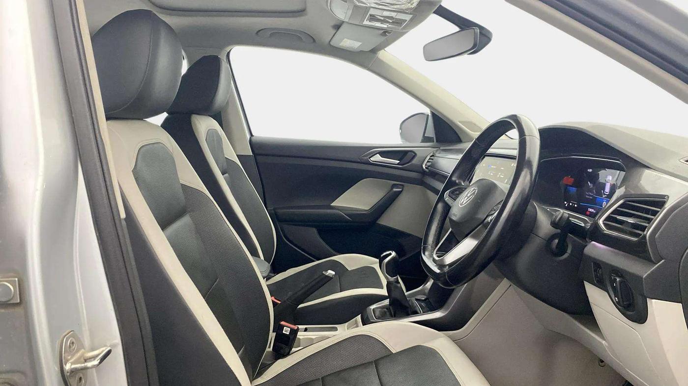 2022 Volkswagen TAIGUN TOPLINE 1.0 TSI MT, Petrol, Manual, 53,858 km, Right Side Front Door Cabin