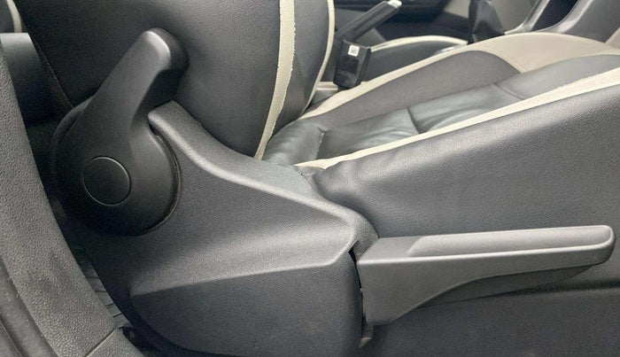 2022 Volkswagen TAIGUN TOPLINE 1.0 TSI MT, Petrol, Manual, 53,858 km, Driver Side Adjustment Panel