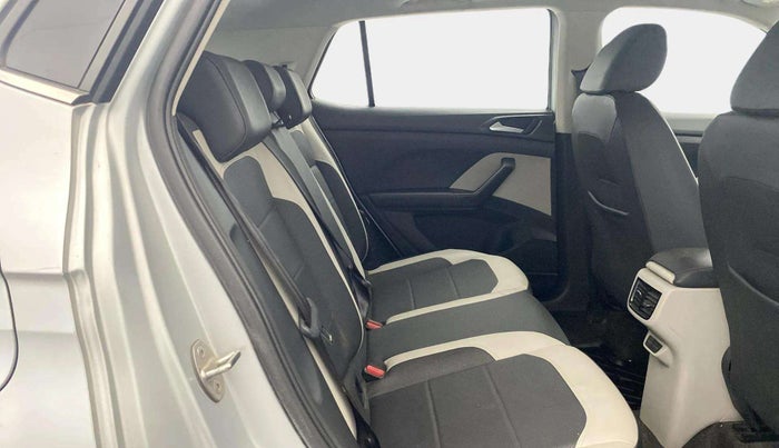 2022 Volkswagen TAIGUN TOPLINE 1.0 TSI MT, Petrol, Manual, 53,858 km, Right Side Rear Door Cabin