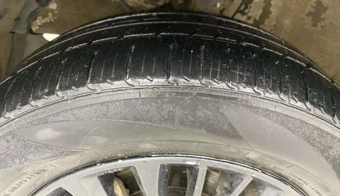 2021 Maruti XL6 ALPHA MT, Petrol, Manual, 44,774 km, Left Front Tyre Tread