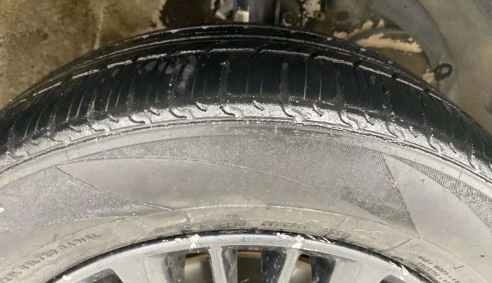 2021 Maruti XL6 ALPHA MT, Petrol, Manual, 44,774 km, Right Front Tyre Tread