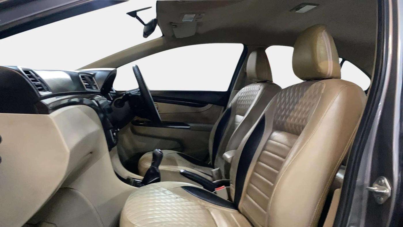 2017 Maruti Ciaz VDI+ SHVS, Diesel, Manual, 96,806 km, Right Side Front Door Cabin
