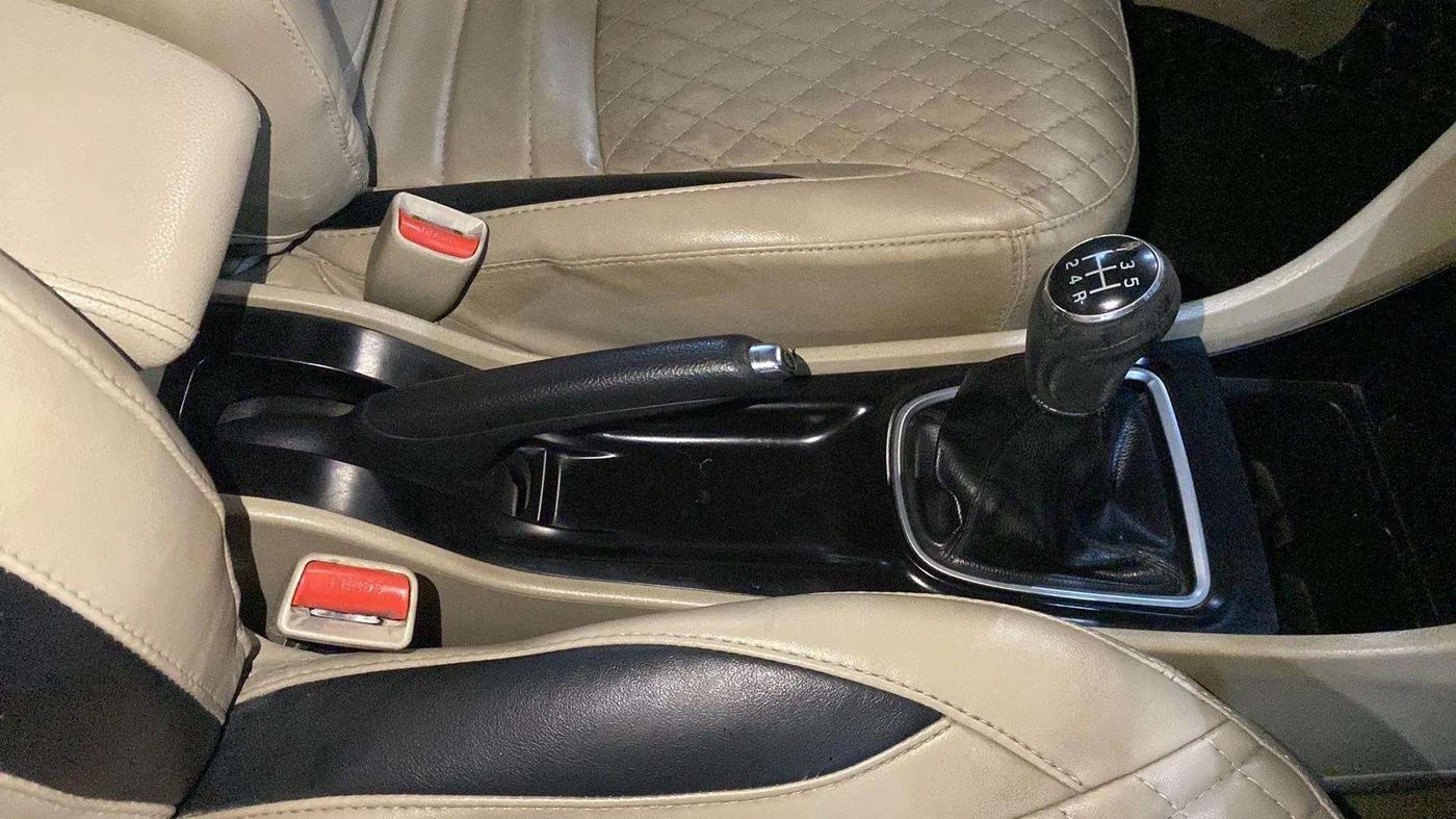 2017 Maruti Ciaz VDI+ SHVS, Diesel, Manual, 96,806 km, Gear Lever