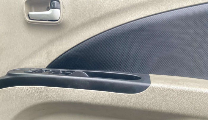 2016 Maruti Celerio VXI, Petrol, Manual, 61,574 km, Driver Side Door Panels Control