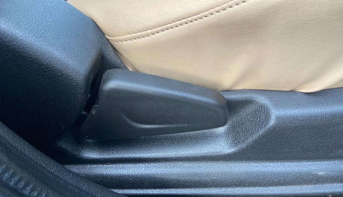 2021 Renault Kwid RXT 1.0 AMT (O), Petrol, Automatic, 12,105 km, Driver Side Adjustment Panel