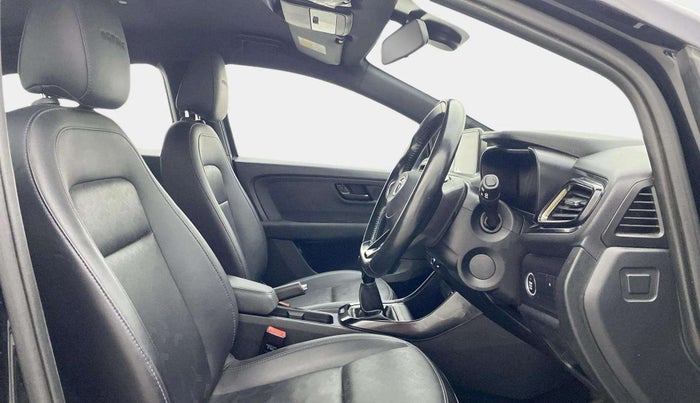 2022 Tata ALTROZ XZ PLUS PETROL DARK EDITION, Petrol, Manual, 31,352 km, Right Side Front Door Cabin