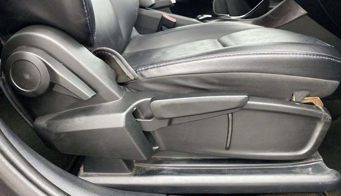 2022 Tata ALTROZ XZ PLUS PETROL DARK EDITION, Petrol, Manual, 31,352 km, Driver Side Adjustment Panel