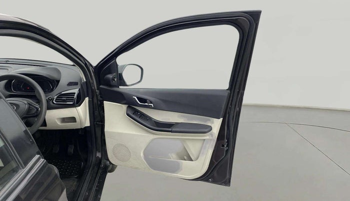 2022 Tata Tiago XZ PLUS CNG, CNG, Manual, 17,092 km, RHS Front Door