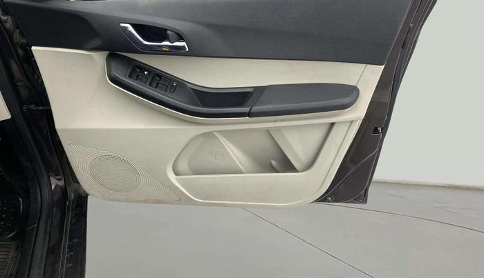 2022 Tata Tiago XZ PLUS CNG, CNG, Manual, 17,092 km, Driver Side Door Panels Control