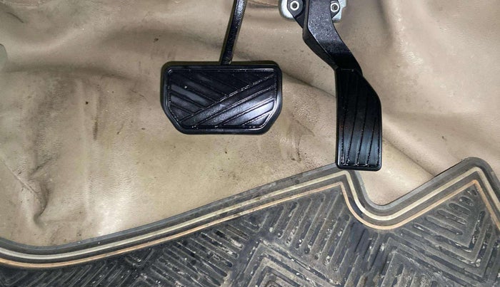2018 Maruti Ciaz ALPHA  AT 1.5 SHVS PETROL, Petrol, Automatic, 53,722 km, Pedals