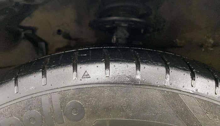 2018 Maruti Ciaz ALPHA  AT 1.5 SHVS PETROL, Petrol, Automatic, 53,722 km, Left Front Tyre Tread