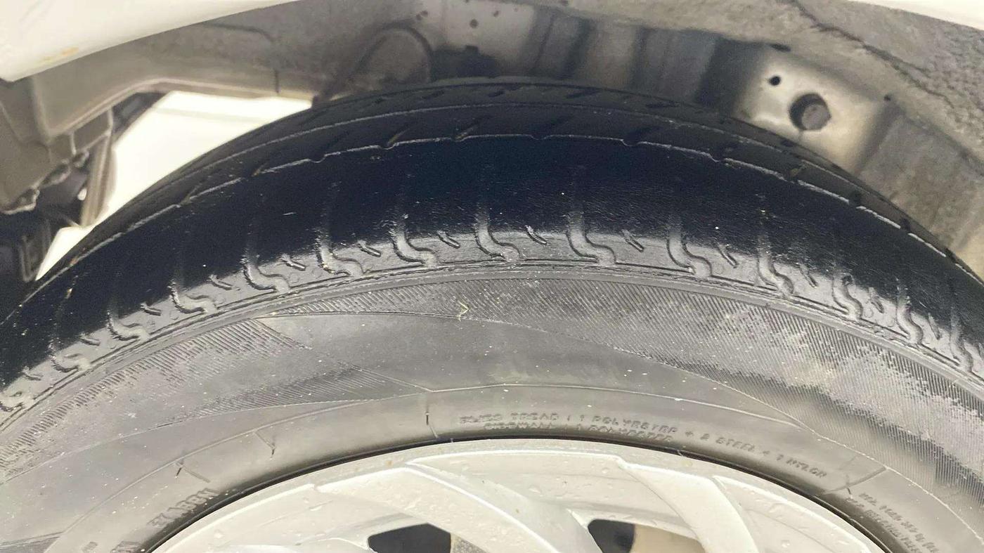 2018 Hyundai Eon ERA +, CNG, Manual, 1,31,220 km, Right Rear Tyre Tread