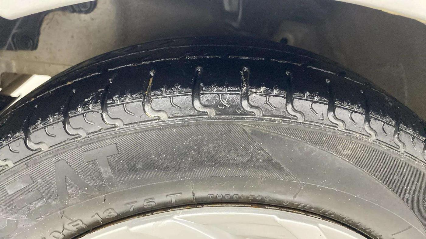 2018 Hyundai Eon ERA +, CNG, Manual, 1,31,220 km, Left Front Tyre Tread