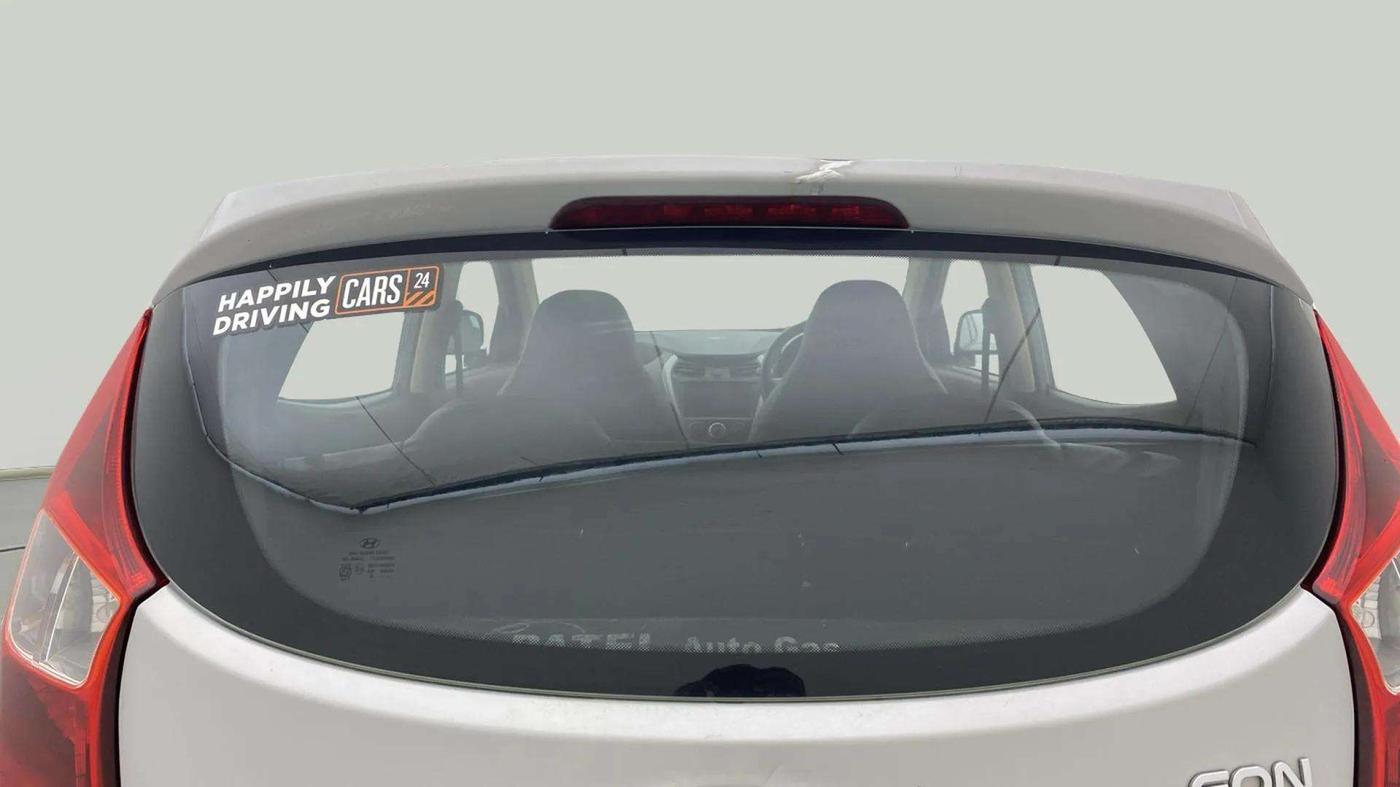 2018 Hyundai Eon ERA +, CNG, Manual, 1,31,220 km, Rear Windshield