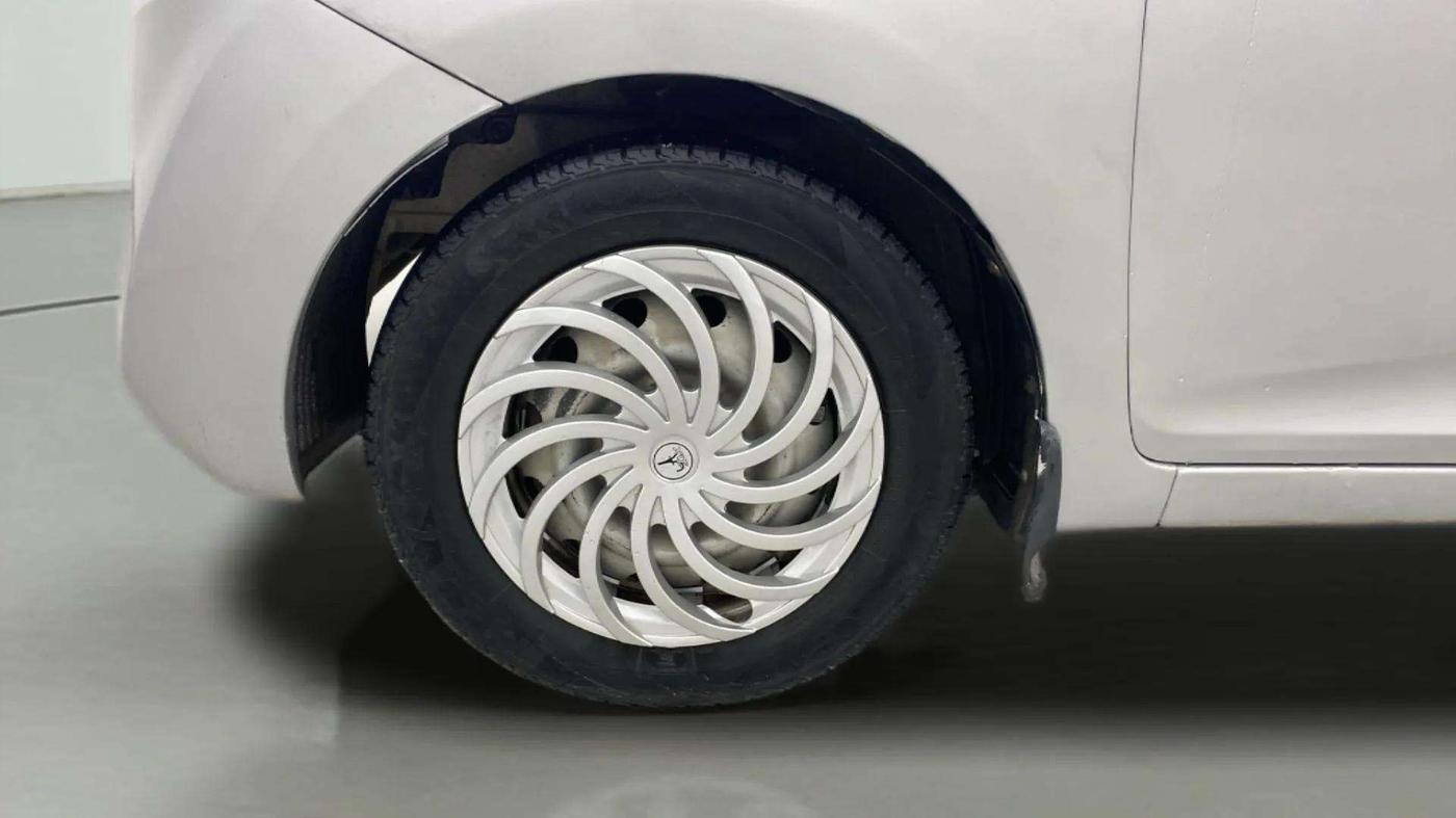 2018 Hyundai Eon ERA +, CNG, Manual, 1,31,220 km, Left Front Wheel