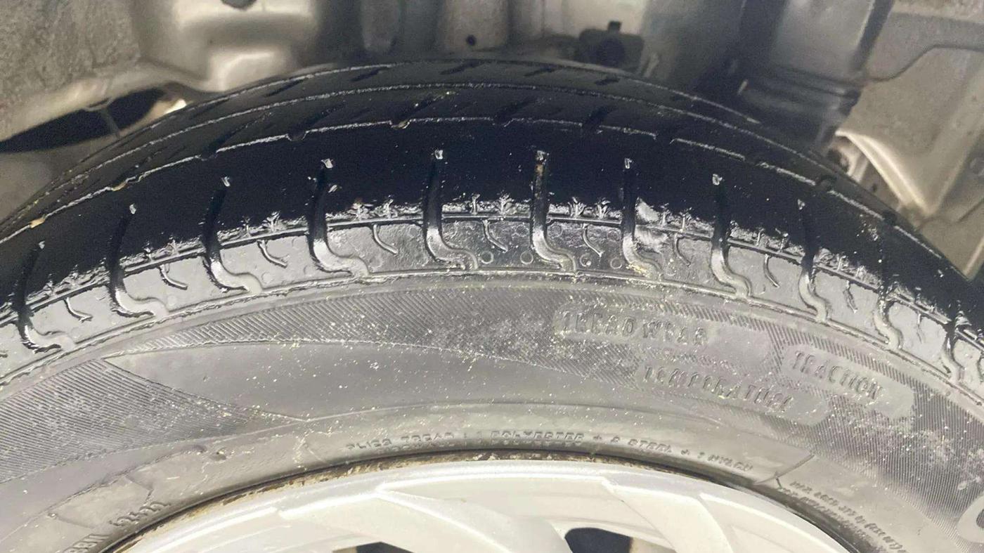 2018 Hyundai Eon ERA +, CNG, Manual, 1,31,220 km, Left Rear Tyre Tread