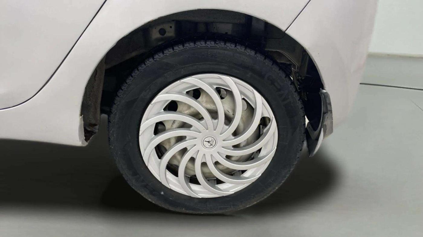 2018 Hyundai Eon ERA +, CNG, Manual, 1,31,220 km, Left Rear Wheel