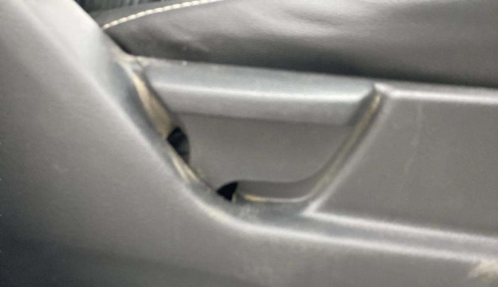 2018 Hyundai Eon ERA +, CNG, Manual, 1,31,159 km, Driver Side Adjustment Panel