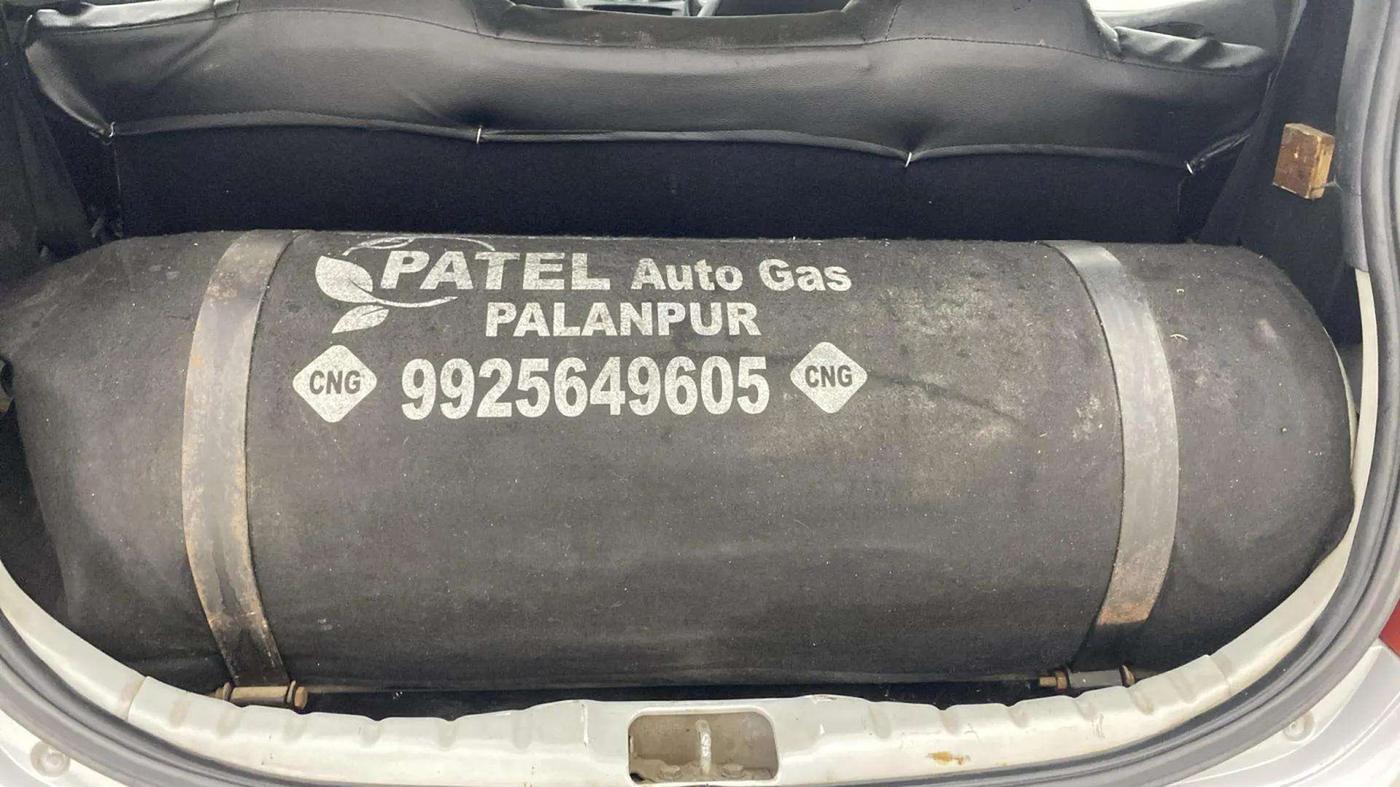 2018 Hyundai Eon ERA +, CNG, Manual, 1,31,220 km, Boot Inside