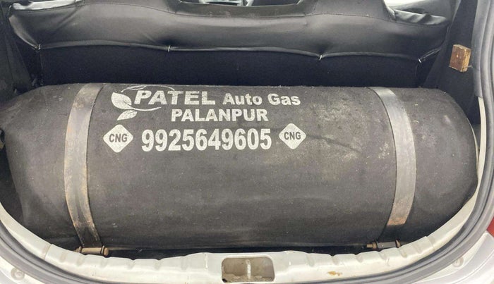 2018 Hyundai Eon ERA +, CNG, Manual, 1,31,159 km, Boot Inside