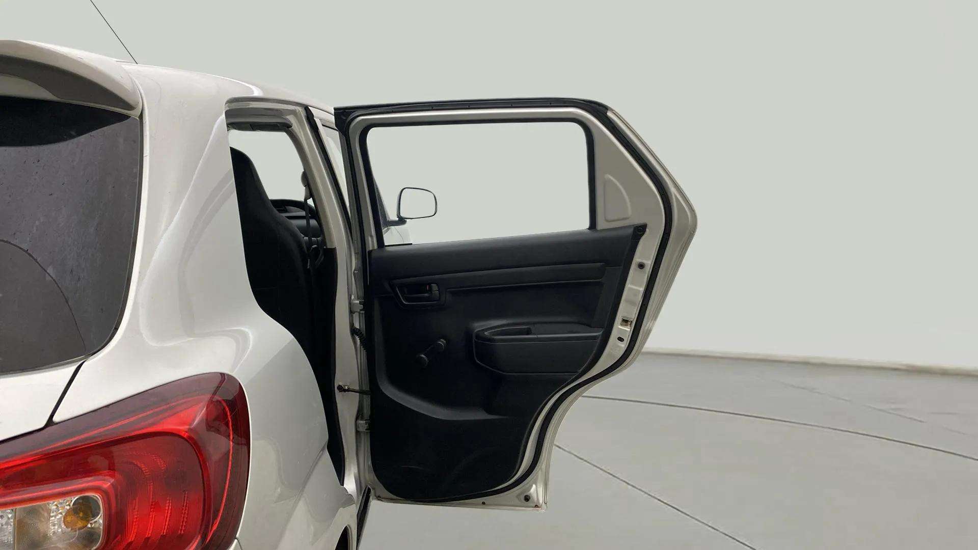 RHS-Rear-Door-Open-33