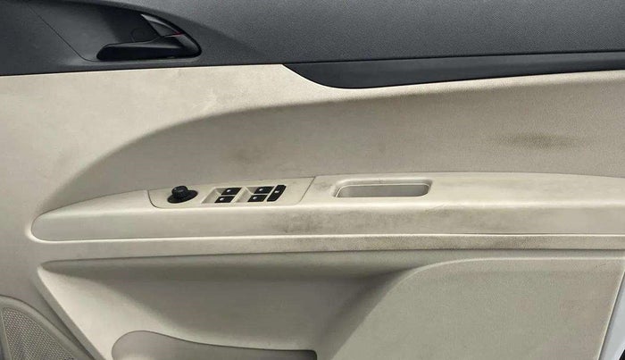 2020 Mahindra MARAZZO M4+ 8 STR, Diesel, Manual, 62,562 km, Driver Side Door Panels Control