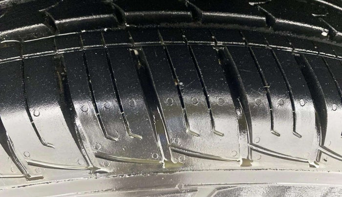 2020 Mahindra MARAZZO M4+ 8 STR, Diesel, Manual, 62,562 km, Left Front Tyre Tread