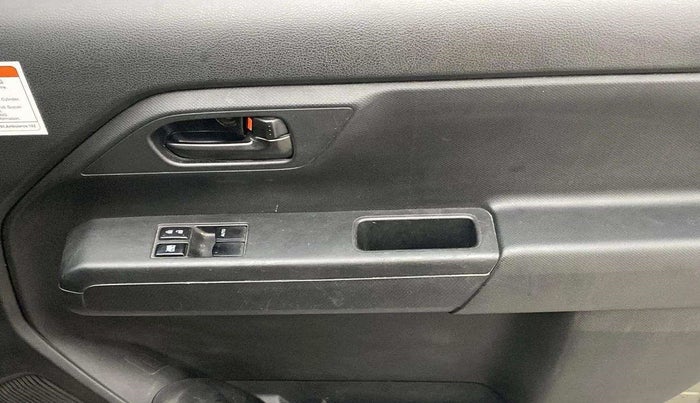 2021 Maruti New Wagon-R LXI CNG (O) 1.0, CNG, Manual, 42,132 km, Driver Side Door Panels Control