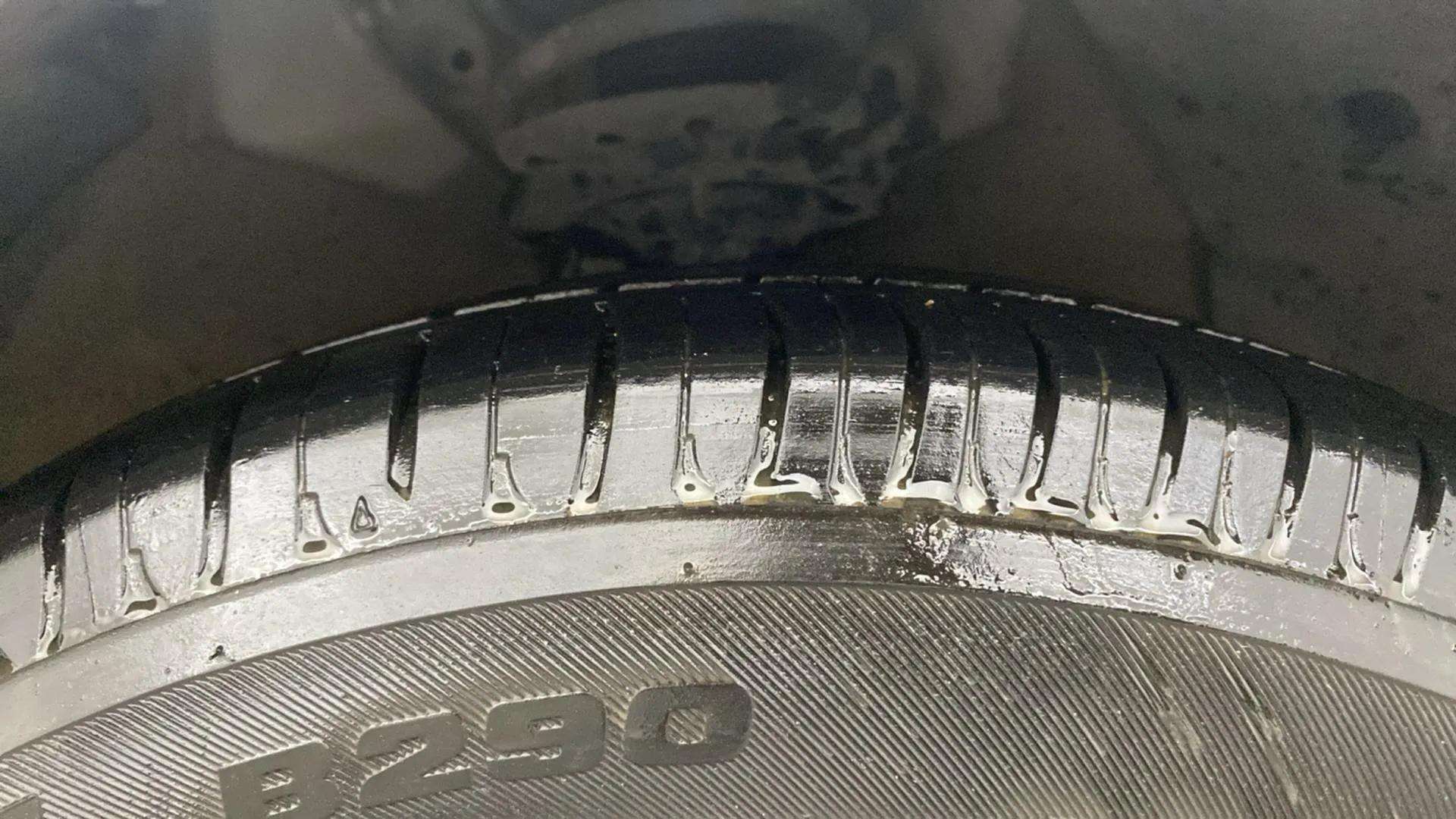 RHS-Front-Tyre-Tread-18