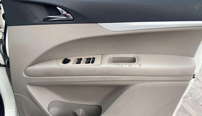 2019 Mahindra MARAZZO M8 8 STR, Diesel, Manual, 96,514 km, Driver Side Door Panels Control