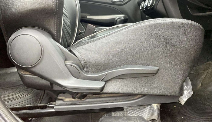 2022 Maruti Swift ZXI PLUS AMT DUAL TONE, Petrol, Automatic, 53,453 km, Driver Side Adjustment Panel