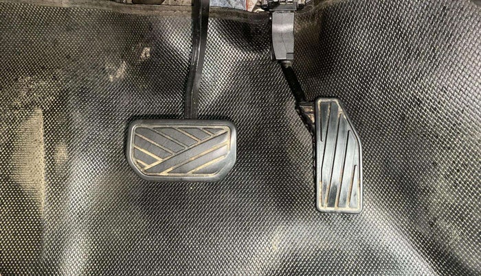 2022 Maruti Swift ZXI PLUS AMT DUAL TONE, Petrol, Automatic, 53,453 km, Pedals