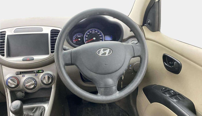 2013 Hyundai i10 MAGNA 1.1, Petrol, Manual, 17,757 km, Steering Wheel Close Up