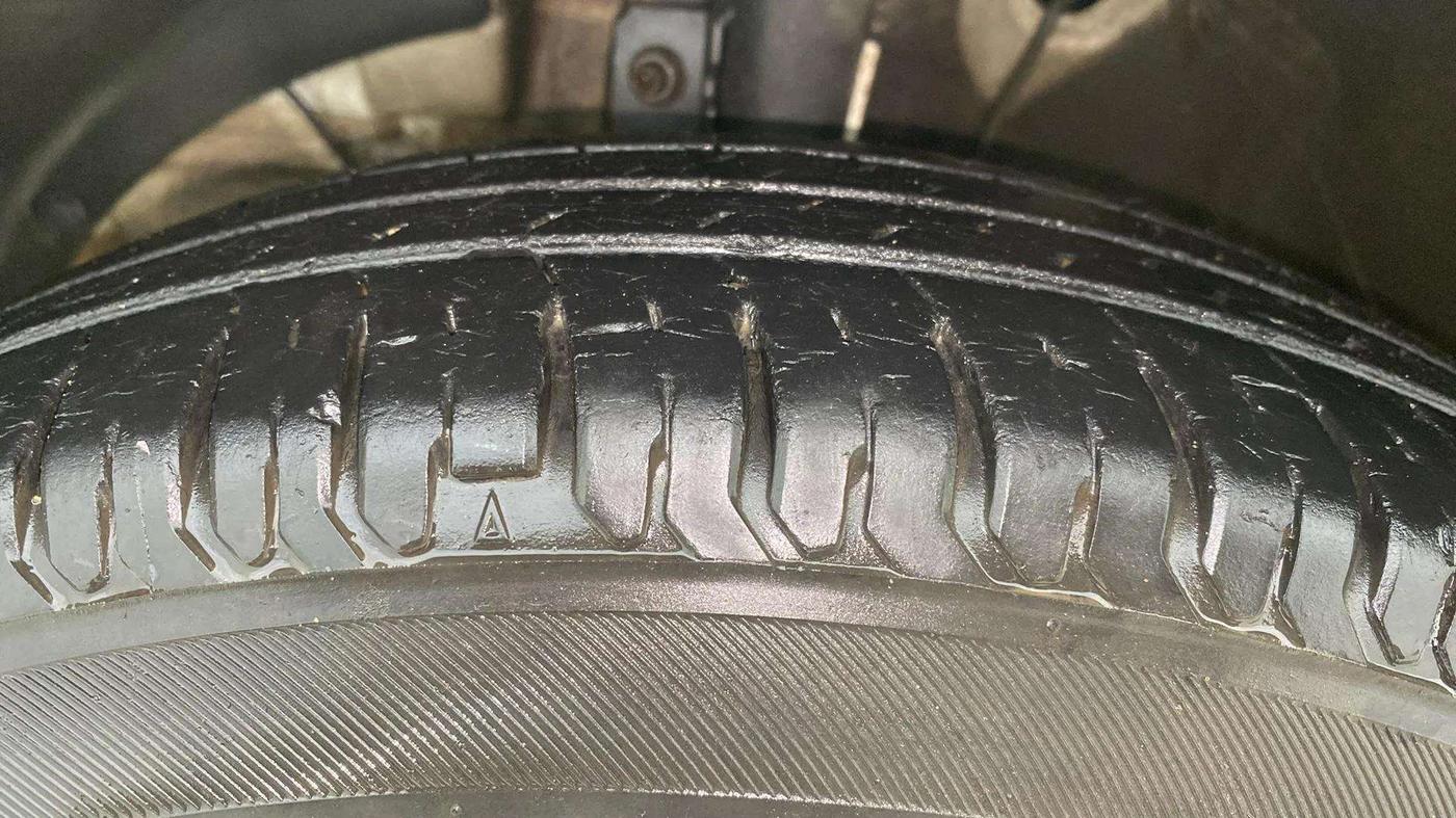 2020 Maruti Swift VXI AMT, Petrol, Automatic, 50,496 km, Left Front Tyre Tread